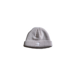 3 Beanie in light grey with ribbed texture and cuffed hem, featuring embroidered '3' logo. Short fisherman style ideal for streetwear fashion.