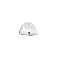 3 Beanie in white with ribbed texture and cuffed hem, featuring embroidered '3' logo. Short fisherman style ideal for streetwear fashion.